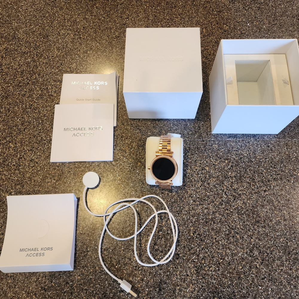 Michael Kors Rose Gold Smartwatch with Crystal Bezel - Sleek Wearable - Picture 3 of 5